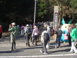 大津谷登山道入口